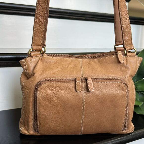 Genuine, leather, shoulder purse, soft, luxurious, neutral, tassel, clean - Picture 4 of 10